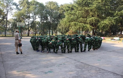 “鑄造優(yōu)秀團(tuán)隊(duì)，共創(chuàng)華禹輝煌”----華禹護(hù)欄幸福村戶外拓展訓(xùn)練營活動(dòng)