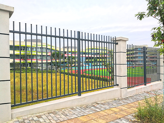 重慶合川西南大學(xué)銀翔實驗小學(xué)圍墻柵欄項目
