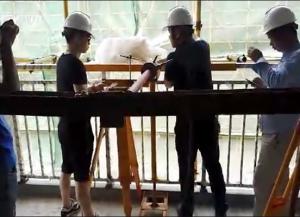 華禹護(hù)欄丨現(xiàn)場(chǎng)檢測(cè)產(chǎn)品抗推力，好產(chǎn)品經(jīng)得起考驗(yàn)！
