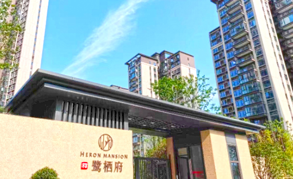 湖南長沙深業(yè)鷺棲府玻璃陽臺(tái)護(hù)欄案例
