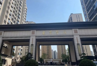 湖北隨州東景學(xué)府陽臺護欄涼亭圍欄項目案例