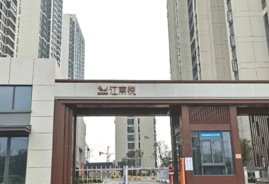 湖北武漢江南悅陽臺樓梯護欄百葉窗項目案例