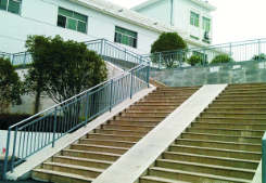 室外坡道鋅鋼防護欄桿設置生產(chǎn)要求
